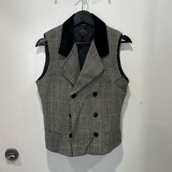 Alanni by Donnybrook Vest - Picture 2 of 6